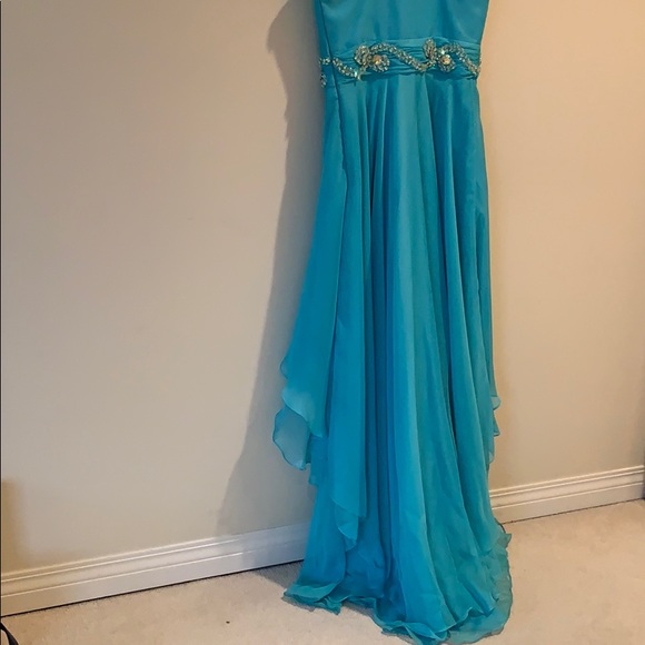 Prom dress. - Picture 4 of 6